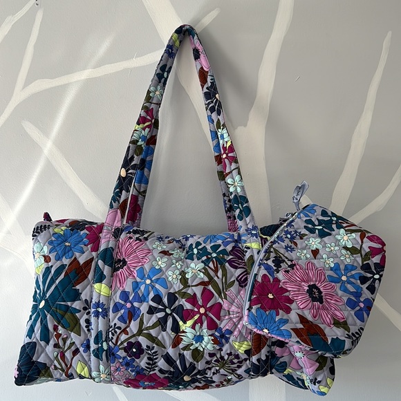 Vera Bradley Travel Duffel Bag and cosmetic set Bundle Bengal Lily - Picture 7 of 8